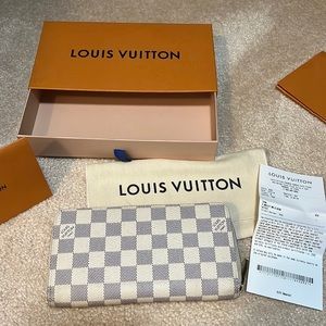 Damier Azur zippy wallet